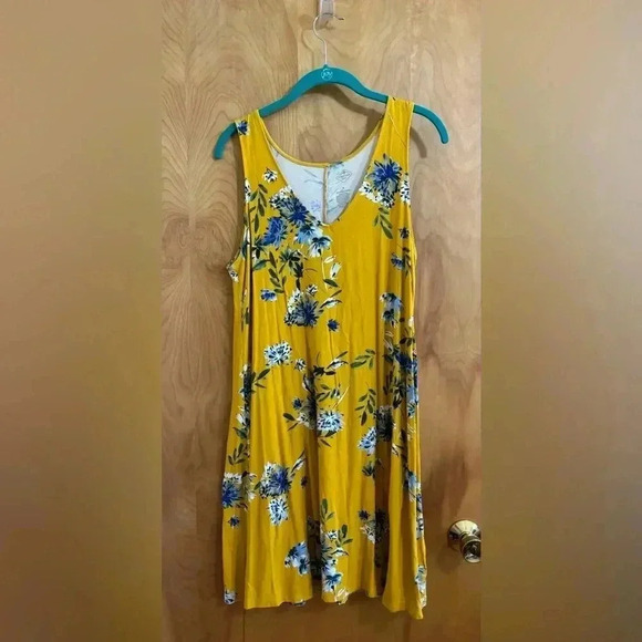 St.Johns Bay Midi Dress Floral Size Medium EUC - Picture 1 of 9
